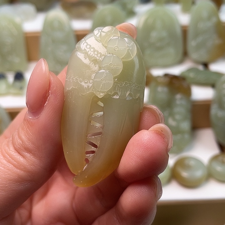 和田玉（糖玉）未镶嵌颈饰