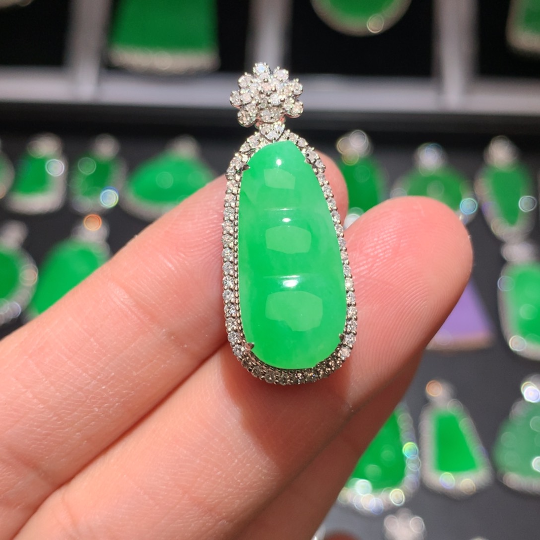 翡翠颈饰18K金镶嵌翡翠