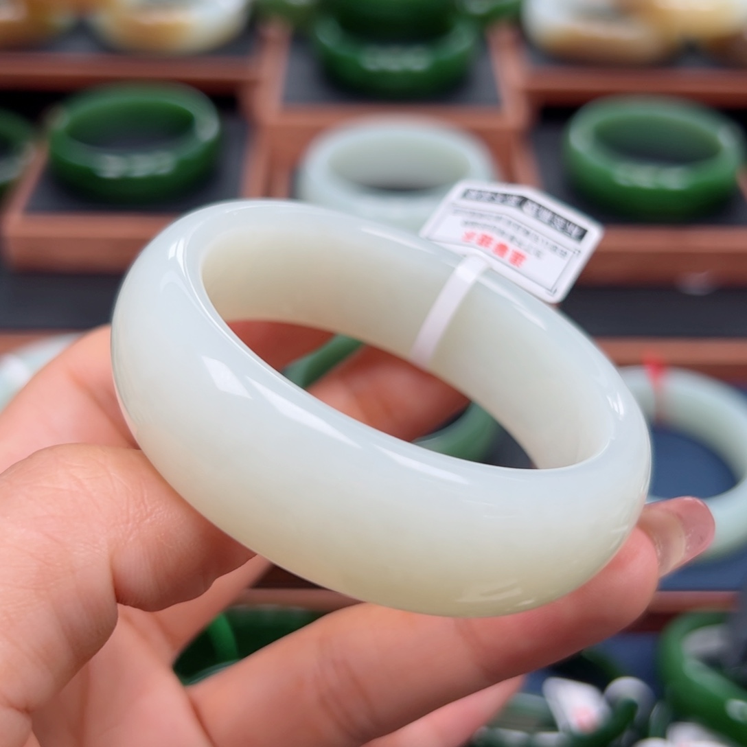 未镶嵌手镯和田玉