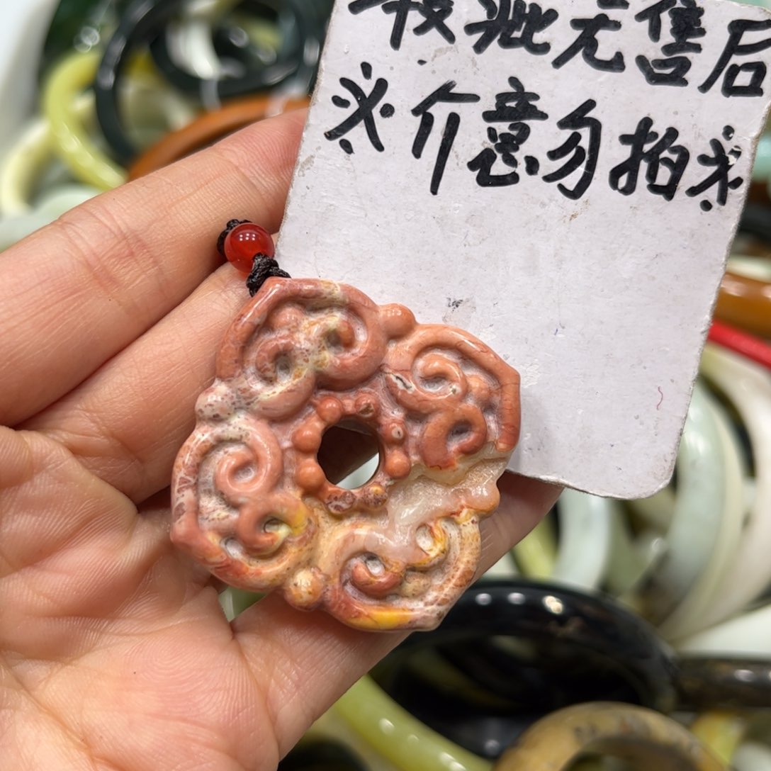 蛇纹石玉颈饰未镶嵌