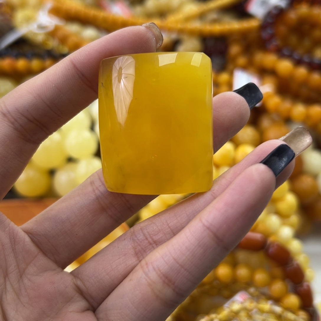 琥珀珠宝奇石未镶嵌