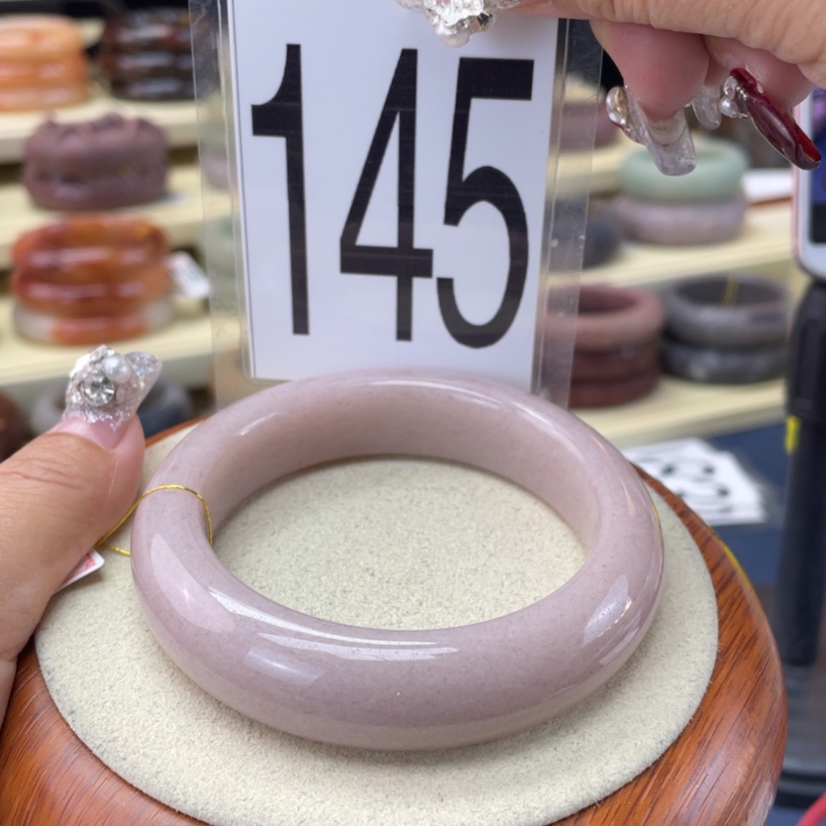 【闪购商品】石英质玉手镯未镶嵌