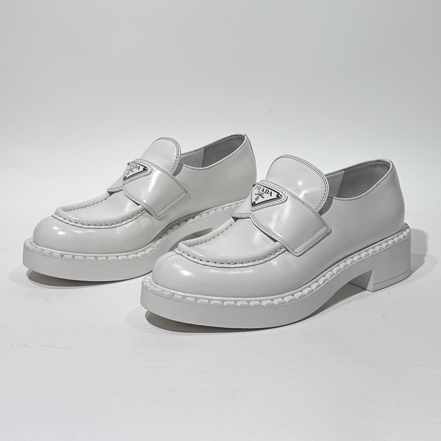 95新 Prada/普拉达 36.5码 白色三角标乐福鞋/WX01513