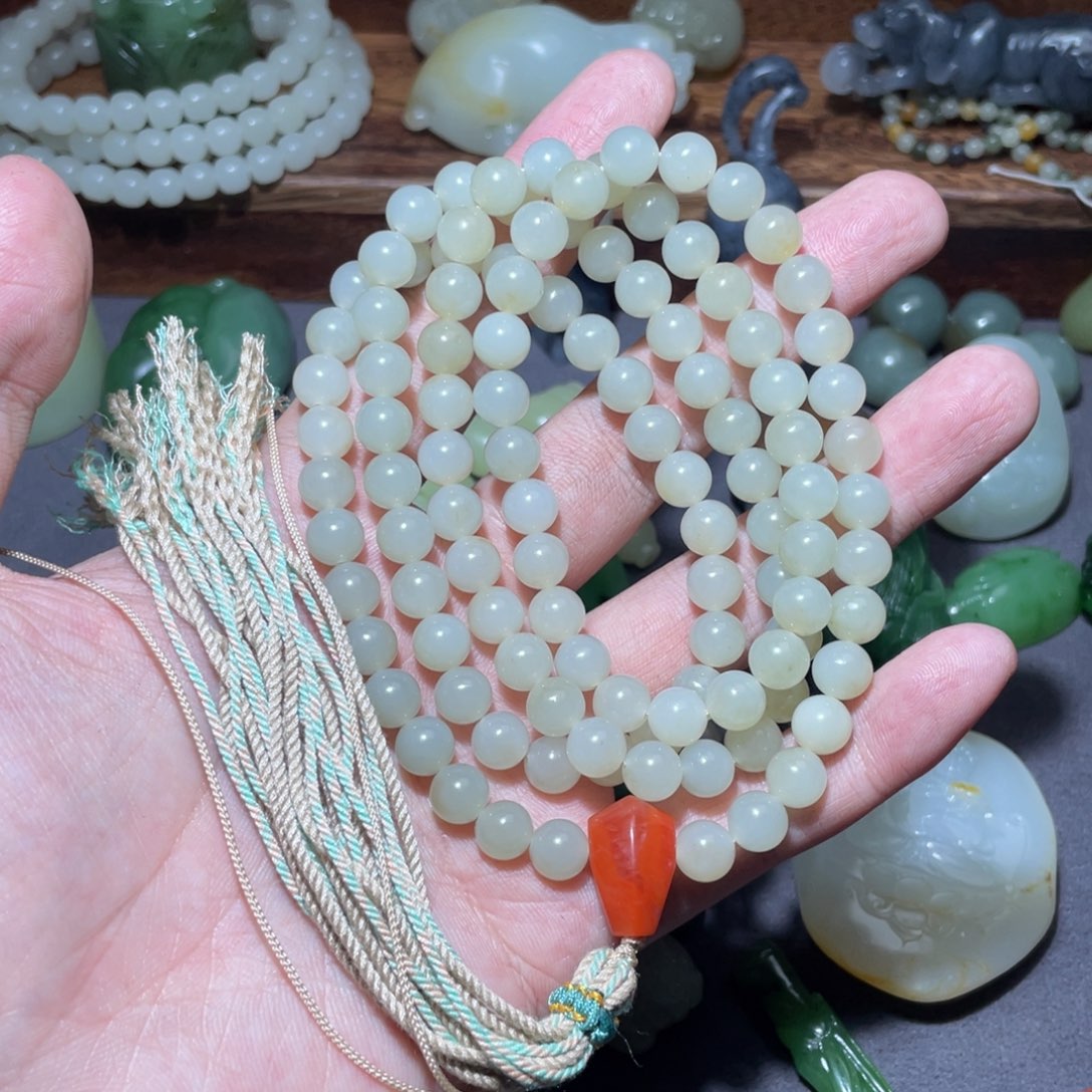 和田玉颈饰未镶嵌妙*?