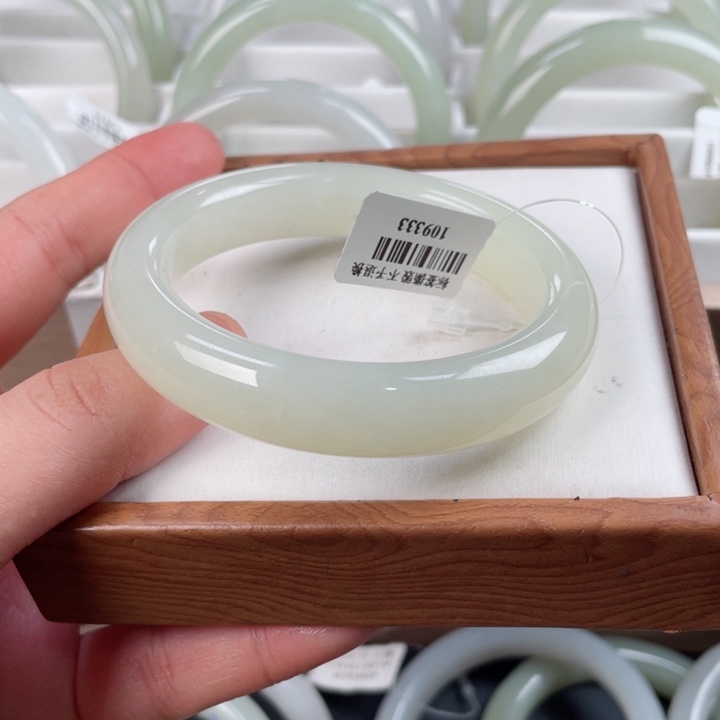 【闪购商品】和田玉手镯未镶嵌55