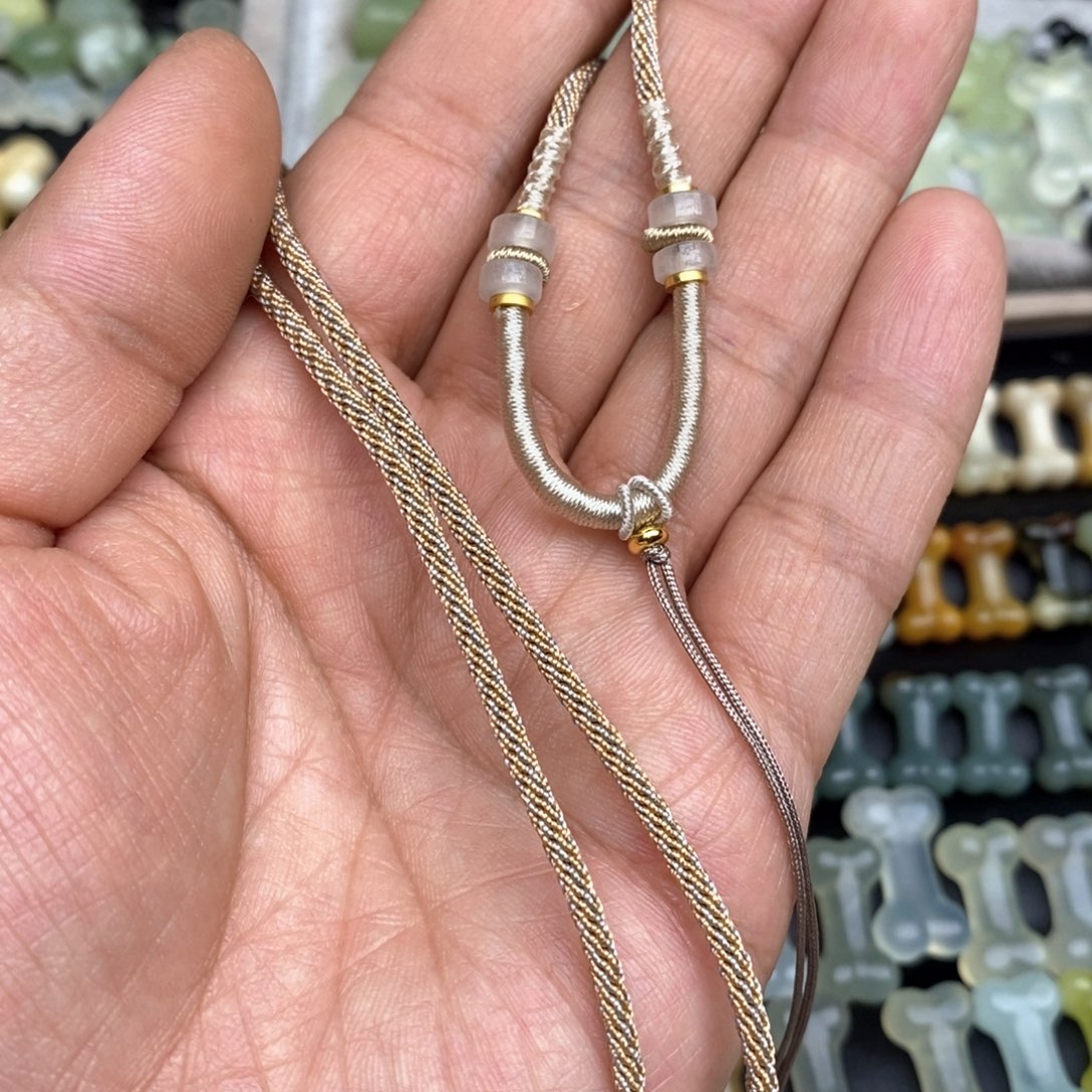 岫玉假一赔十不退不换，项链绳未镶嵌