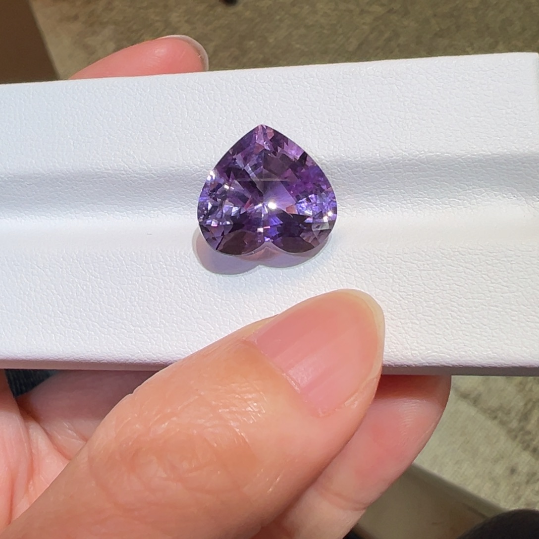 紫晶未镶嵌珠宝半成品10.6ct紫玉晶全净