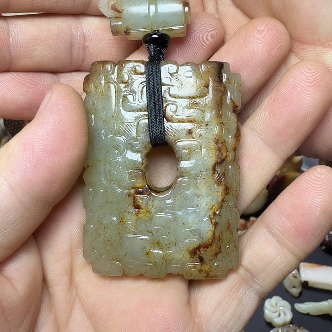 武***哥和田玉（糖玉）未镶嵌挂件
