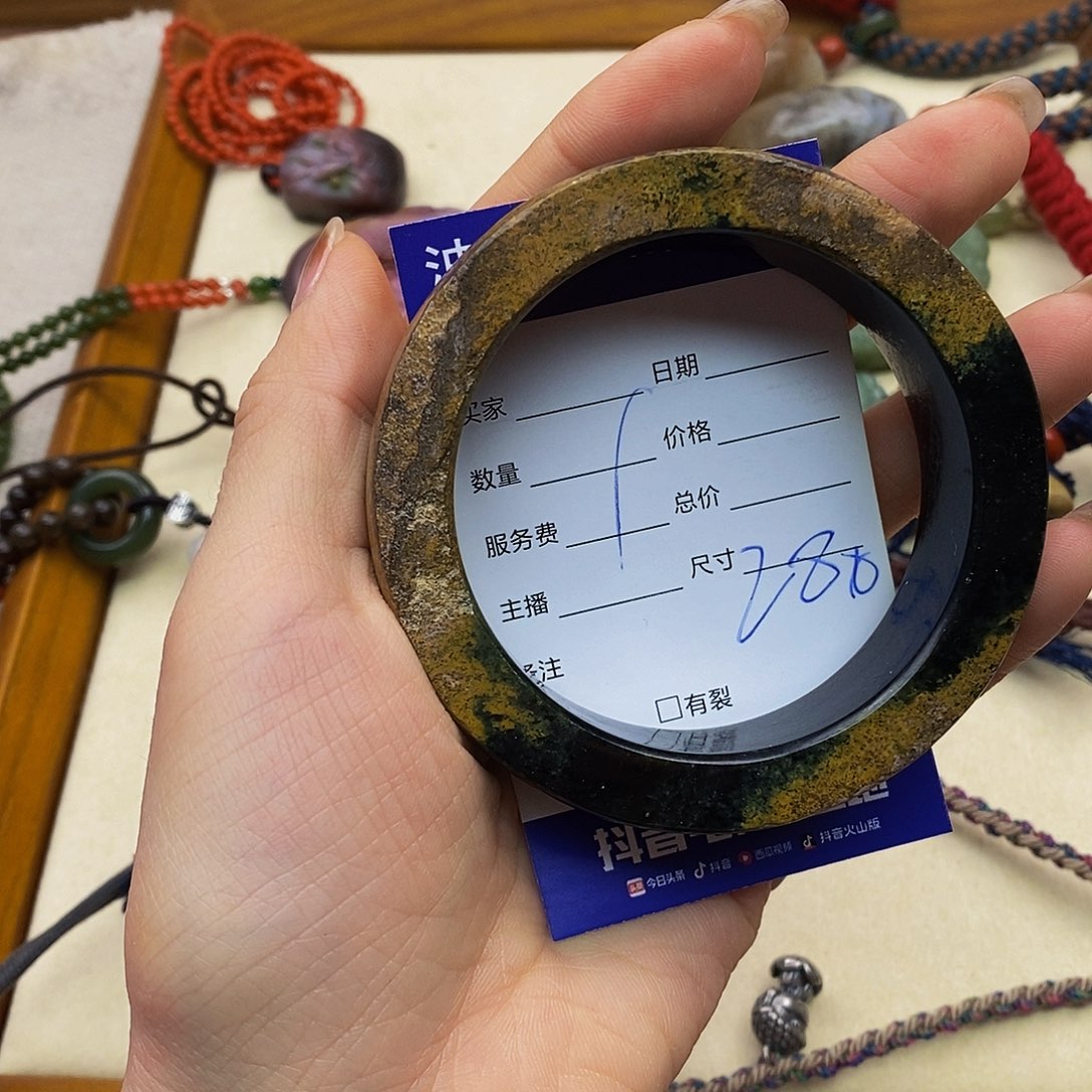 和田玉手镯未镶嵌人***气