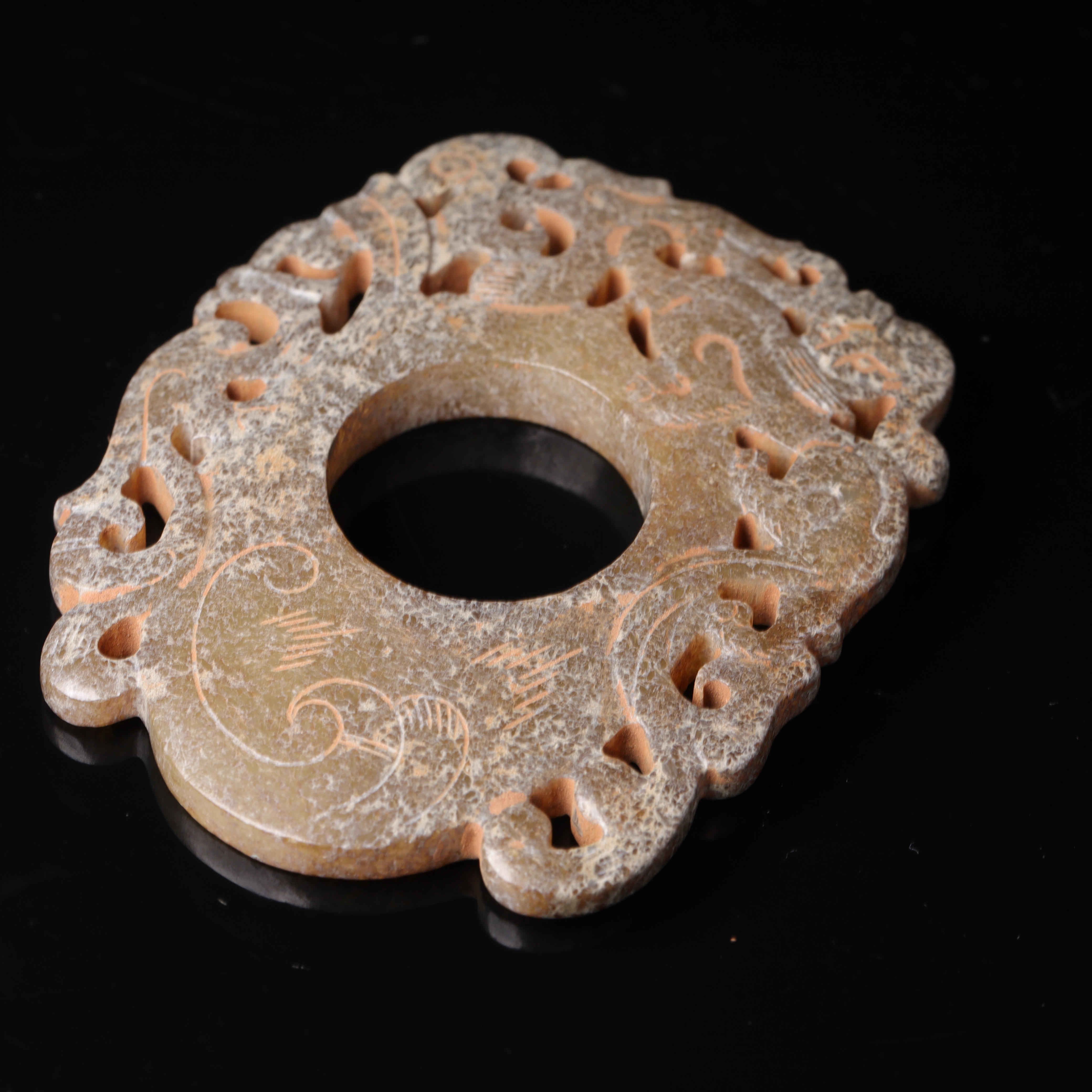 明代和田玉龙纹鸡心佩-LM