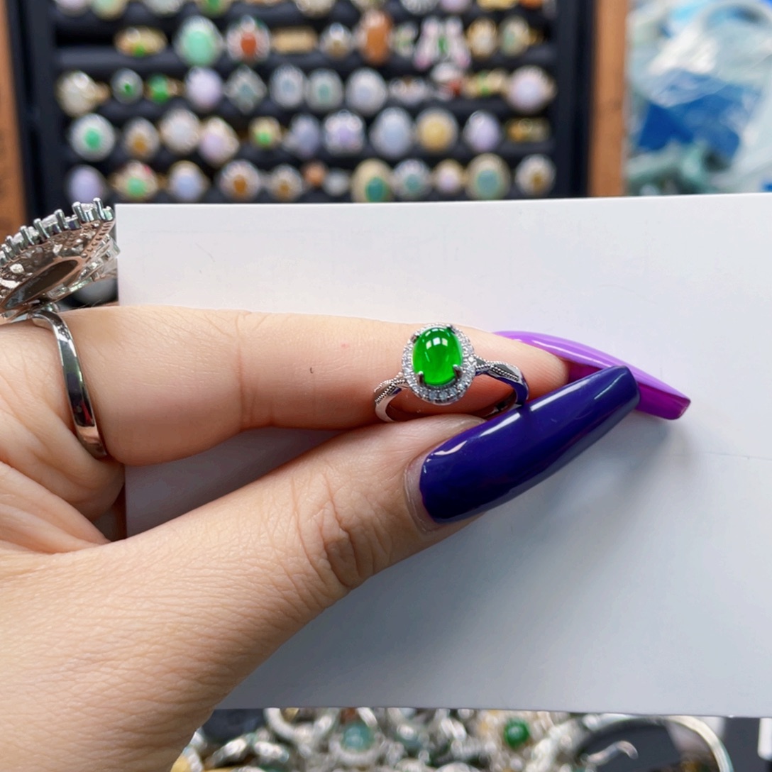 翡翠颈饰未镶嵌天然翡翠Ａ货