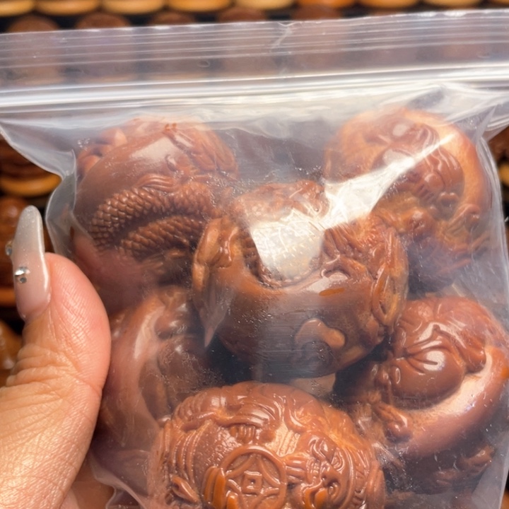 橄榄核把件笑**云橄榄雕刻