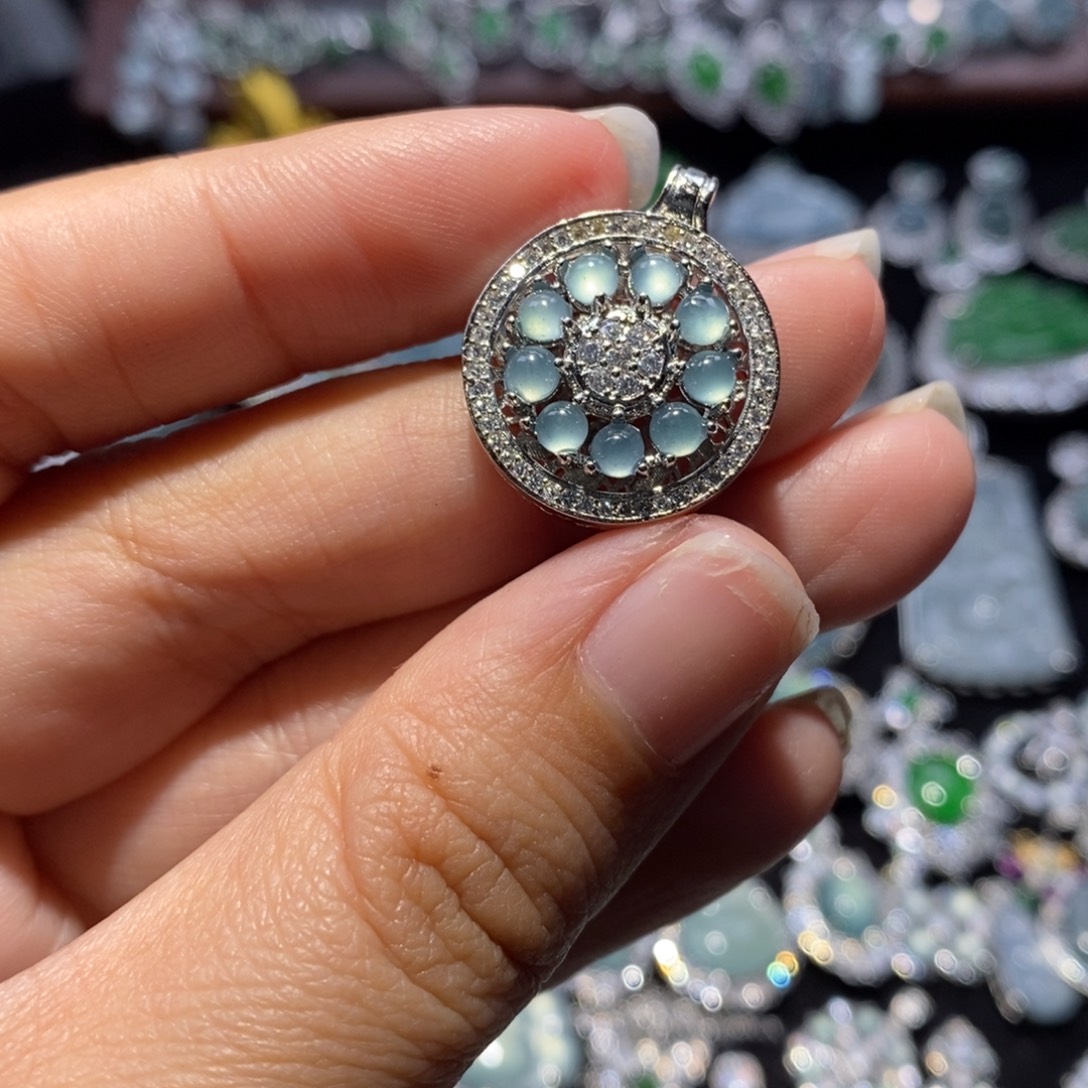 翡翠未镶嵌颈饰翡翠