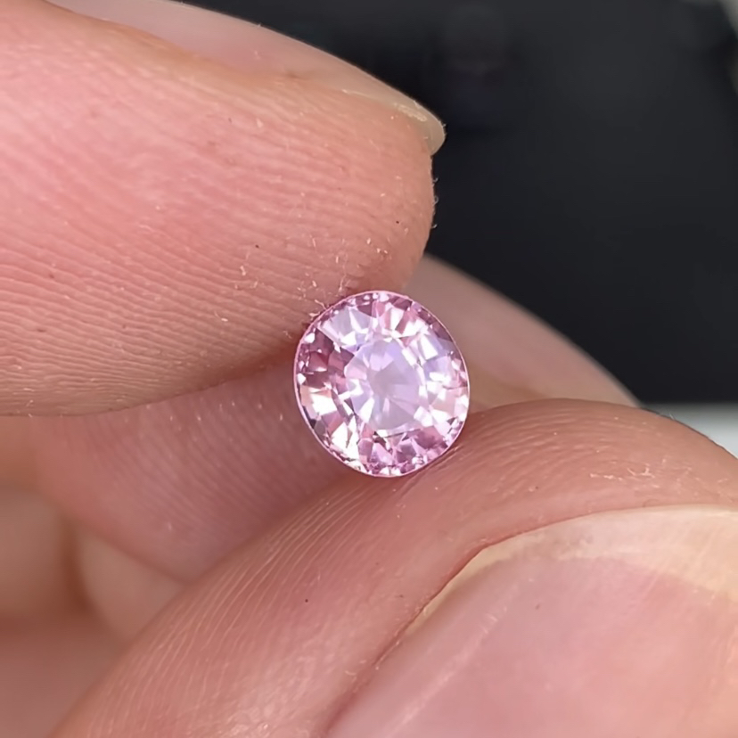 天然粉莲花色马亨盖尖晶石1.09ct 全干净完美无瑕 满火彩 GRC证书