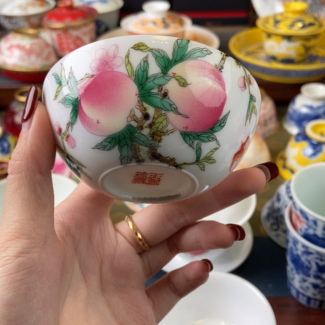 陶瓷艺术家的作品是一种非常感谢的