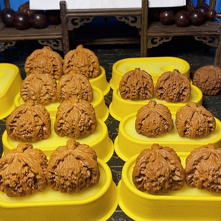 文玩核桃吊坠何*初虎头三棱