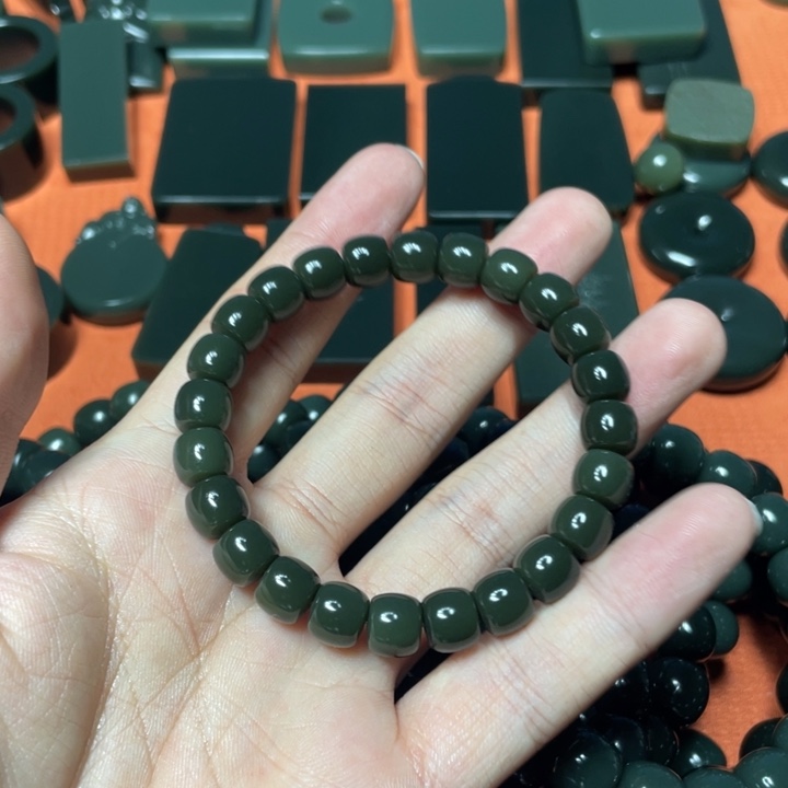 桉***和田玉（青玉）未镶嵌颈饰