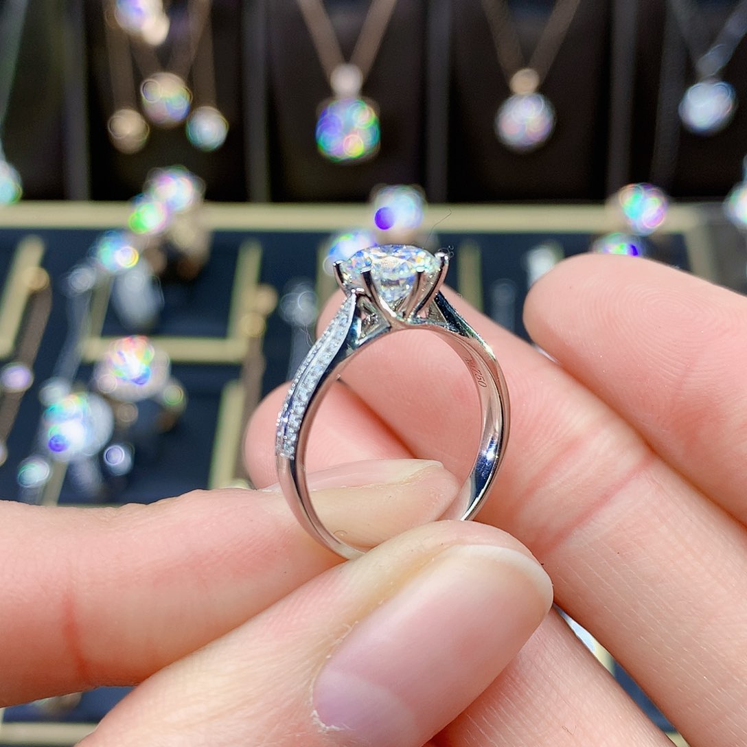 合成碳硅石（莫桑石）戒指/指环18K金镶嵌久*