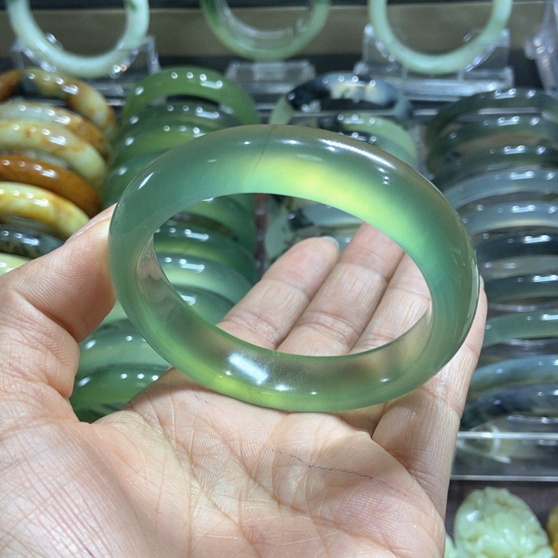 蛇纹石玉未镶嵌手镯?****卜60.8