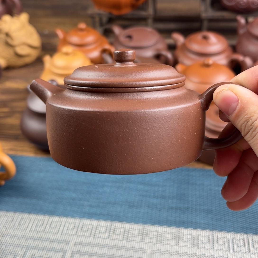 紫砂茶壶手工制作工艺精湛