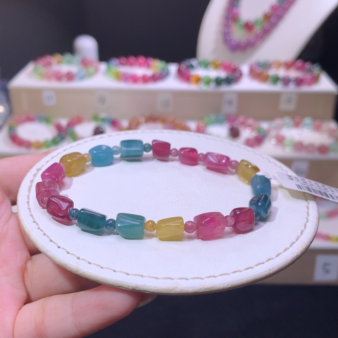 手链未镶嵌碧玺不退换