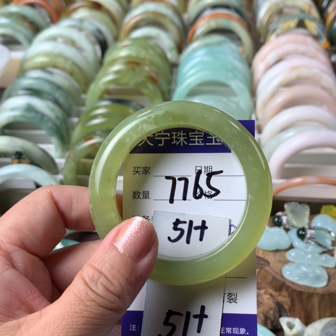 蛇纹石玉手镯未镶嵌7765