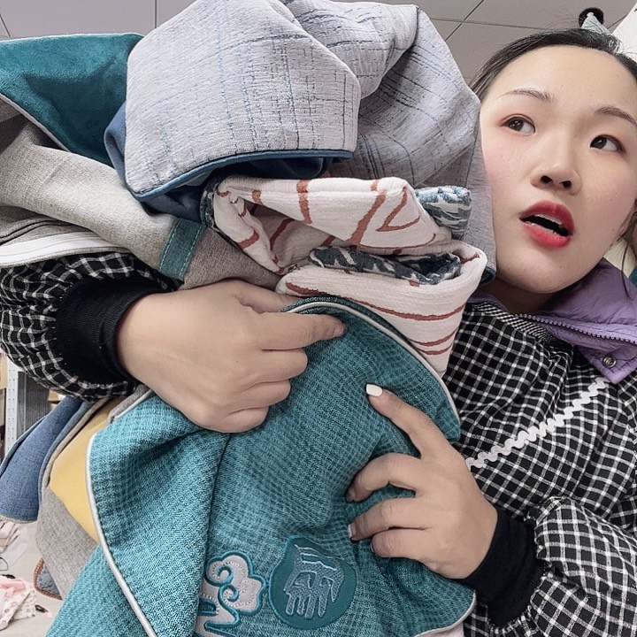 毛绒啦咯啦咯啦咯啦咯啦