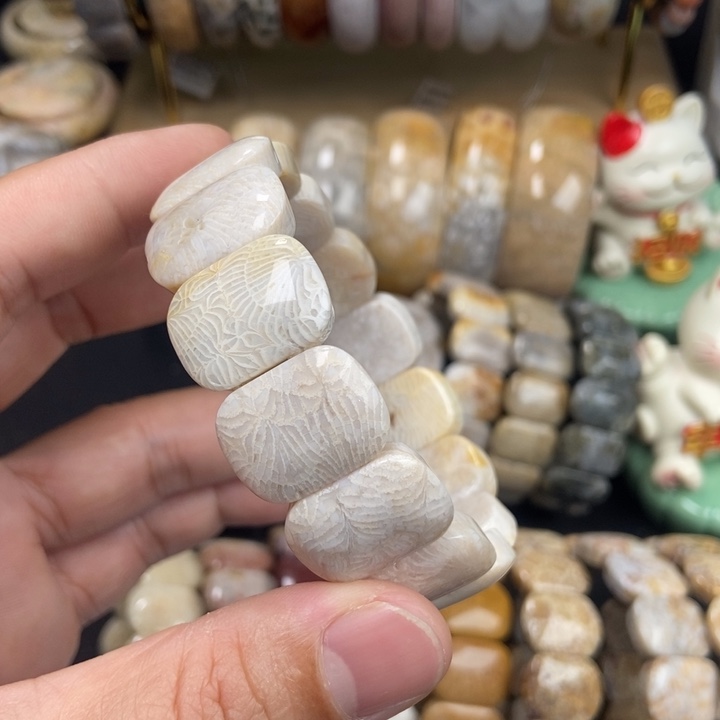 未镶嵌手链硅化珊瑚（珊瑚玉）