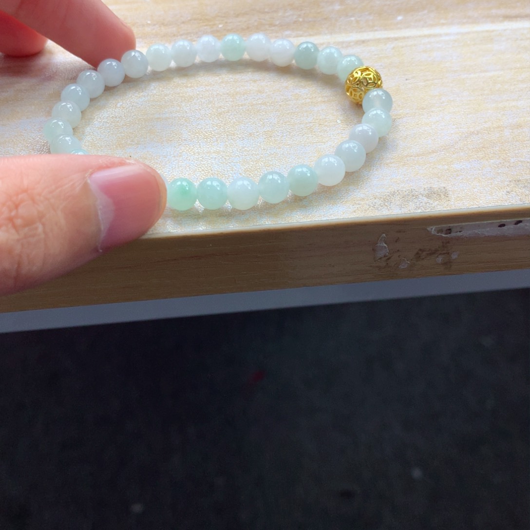 翡翠颈饰未镶嵌吊坠