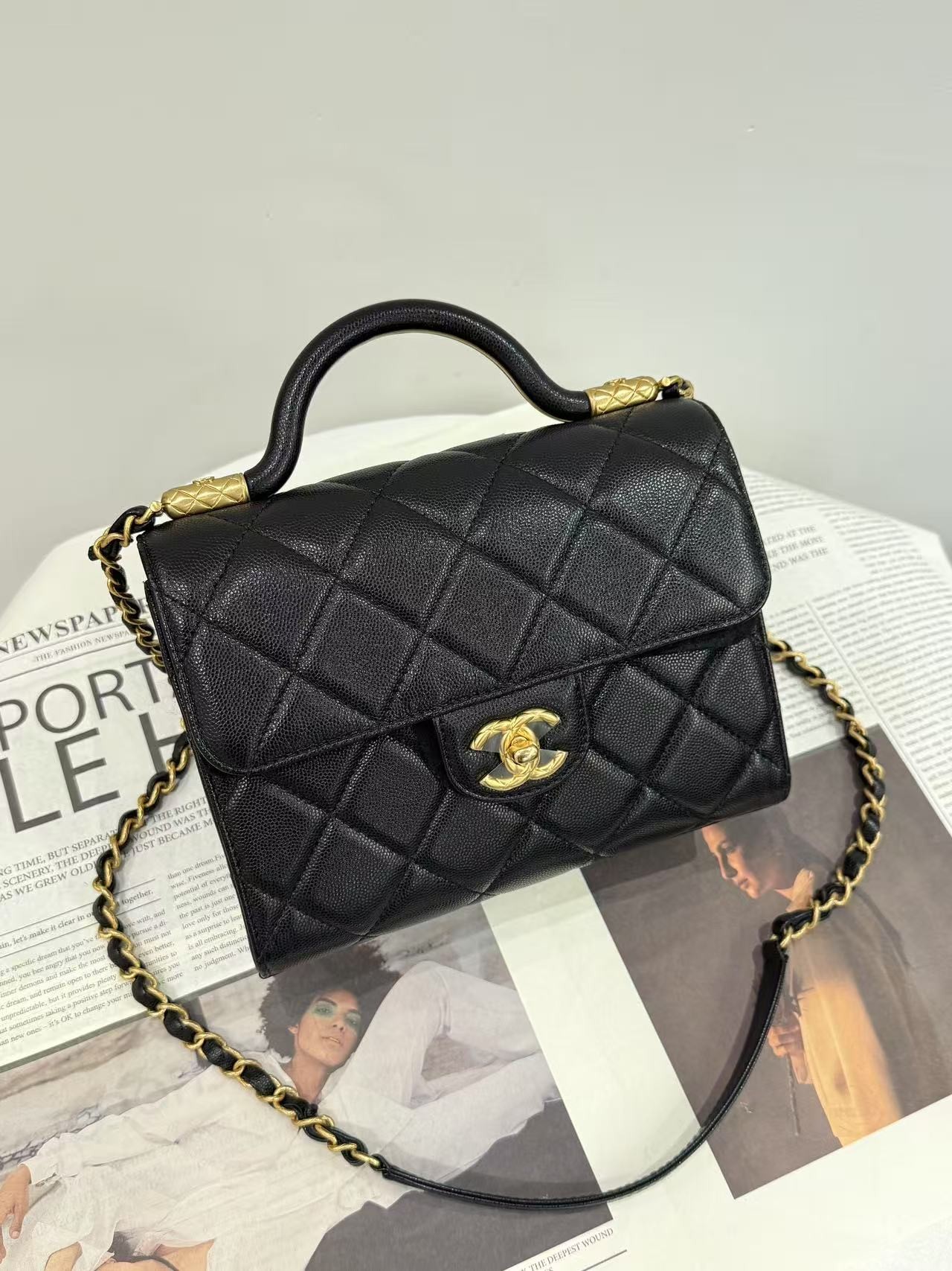 未使用 Chanel/香奈儿 24A手柄邮差黑金荔枝皮中号拍下送中检