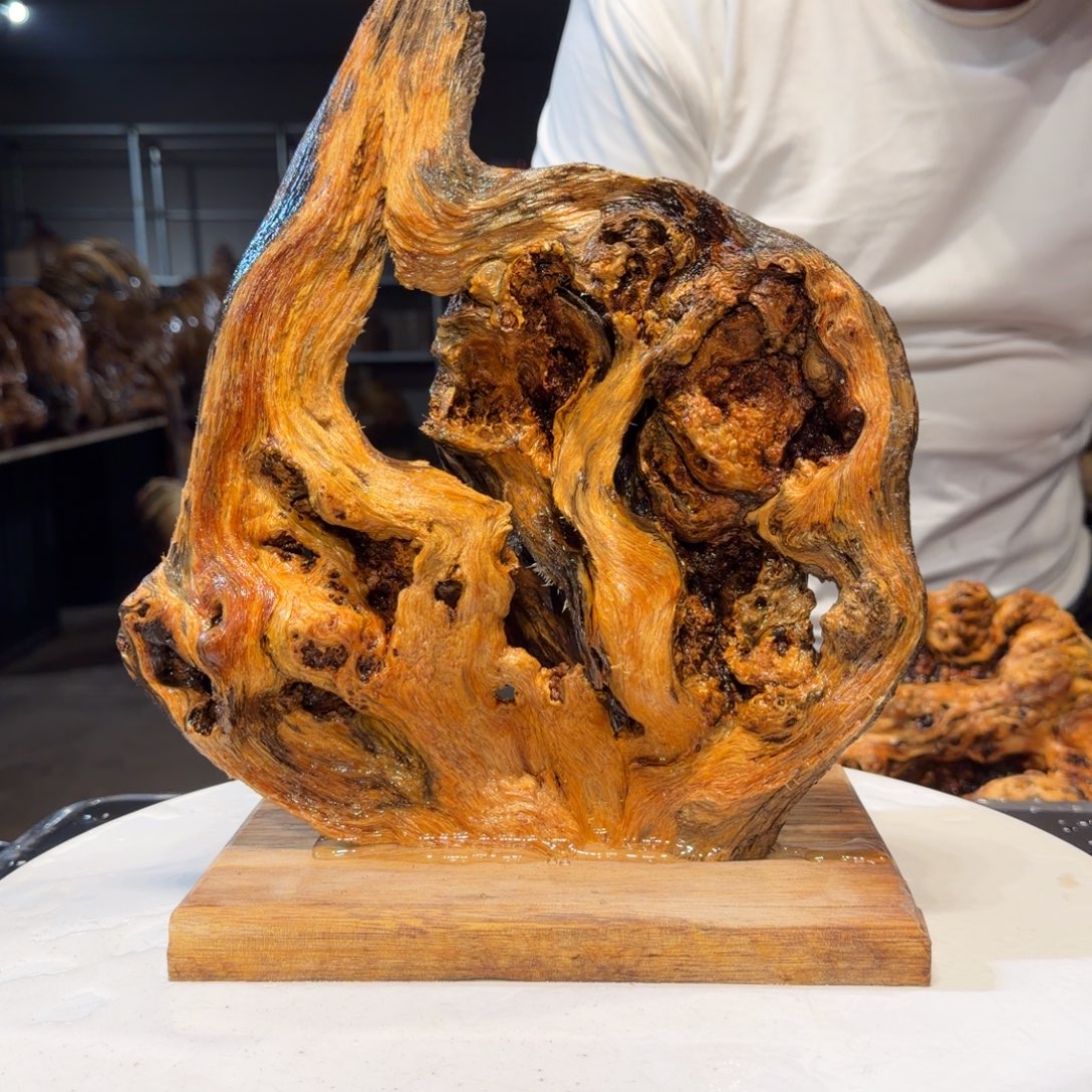 护***使木王一刀琥珀木摆件15