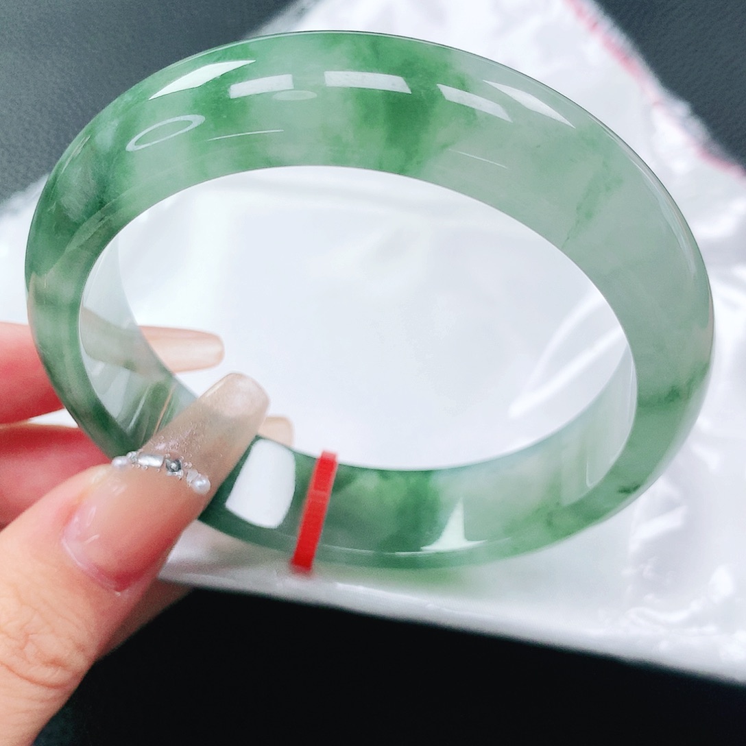 翡翠手镯未镶嵌59圈