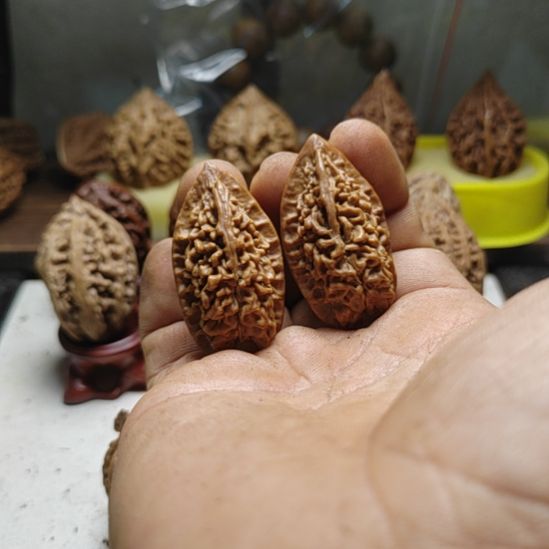 阿***行文玩核桃把件绣花鞋