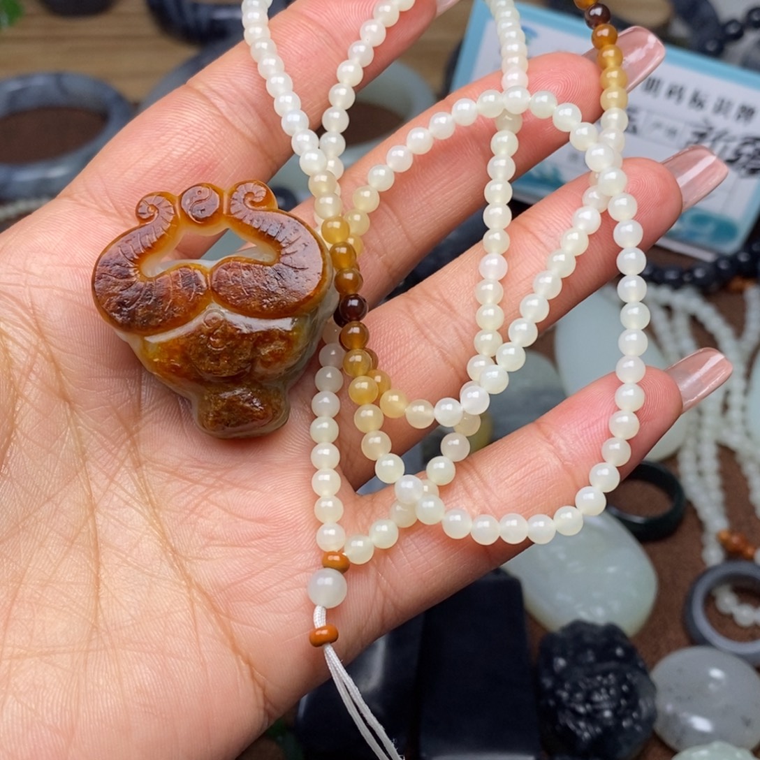 l***7和田玉未镶嵌颈饰