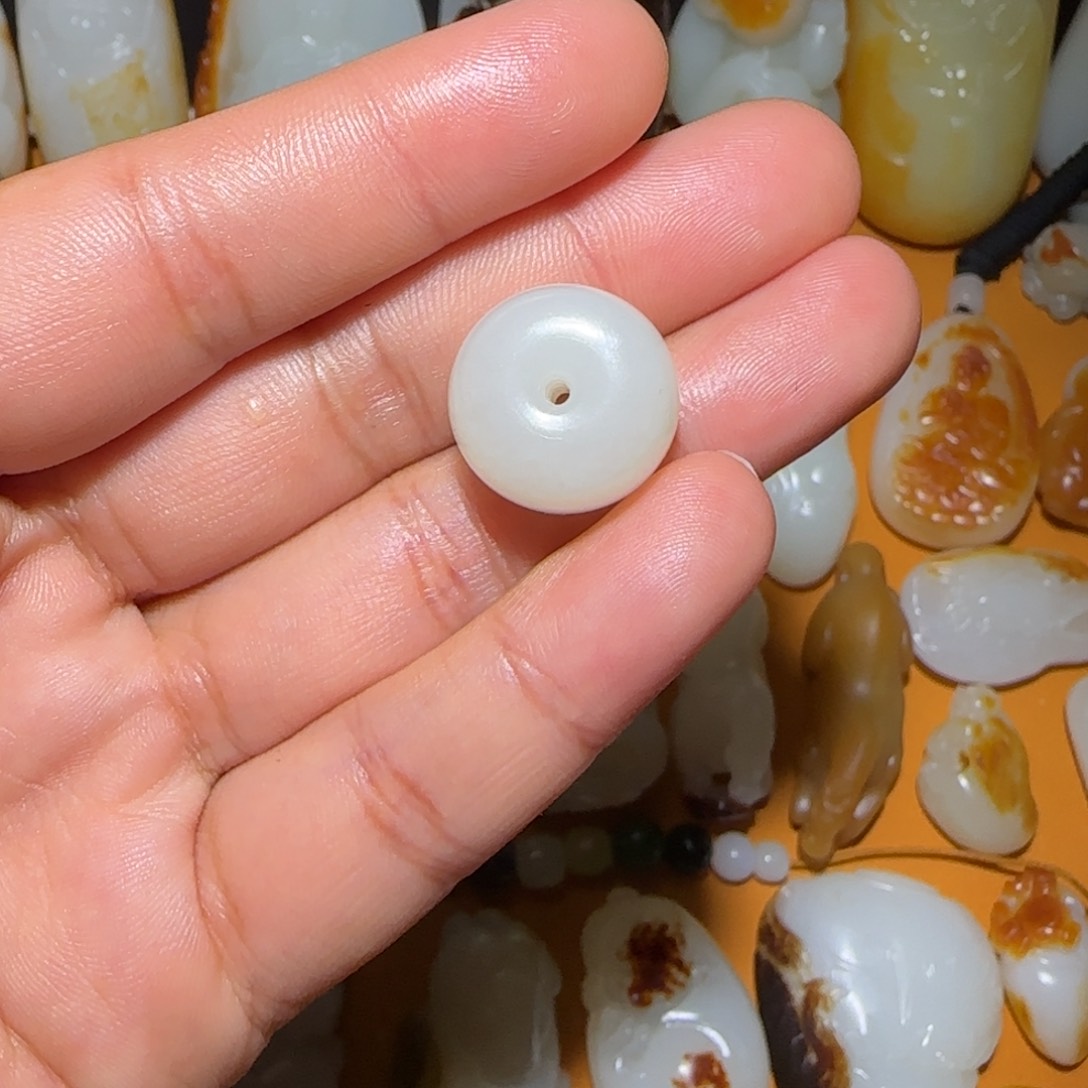 和田玉颈饰未镶嵌