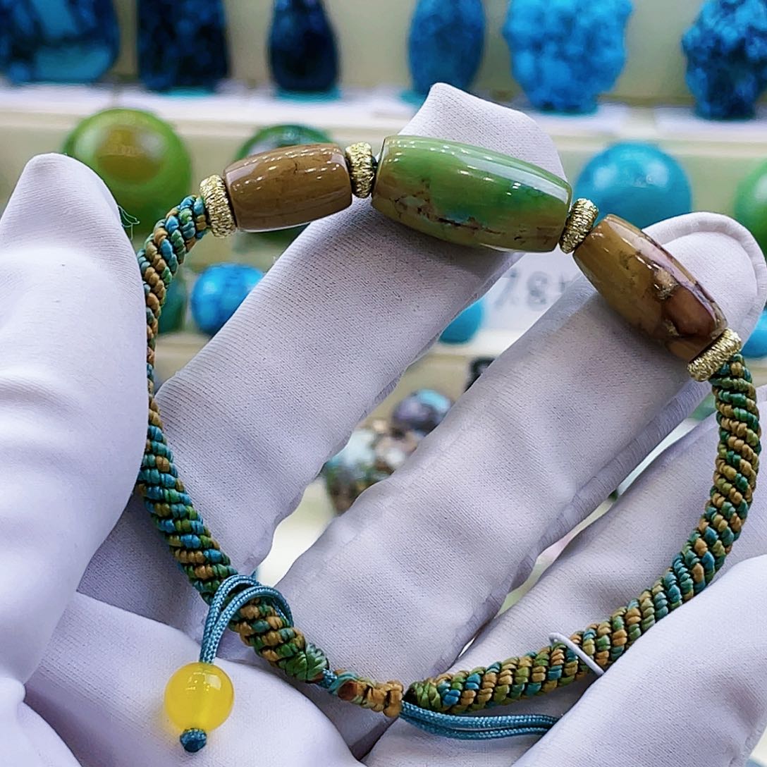 绿松石颈饰未镶嵌