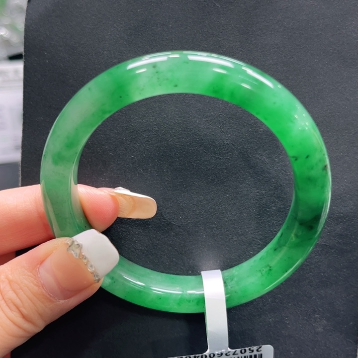 石英质玉（非洲翠）未镶嵌手镯