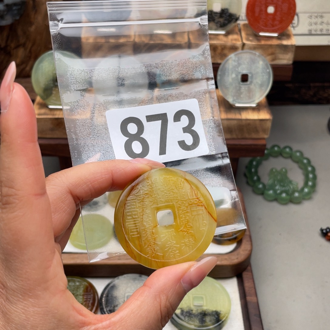 L***R蛇纹石玉未镶嵌颈饰