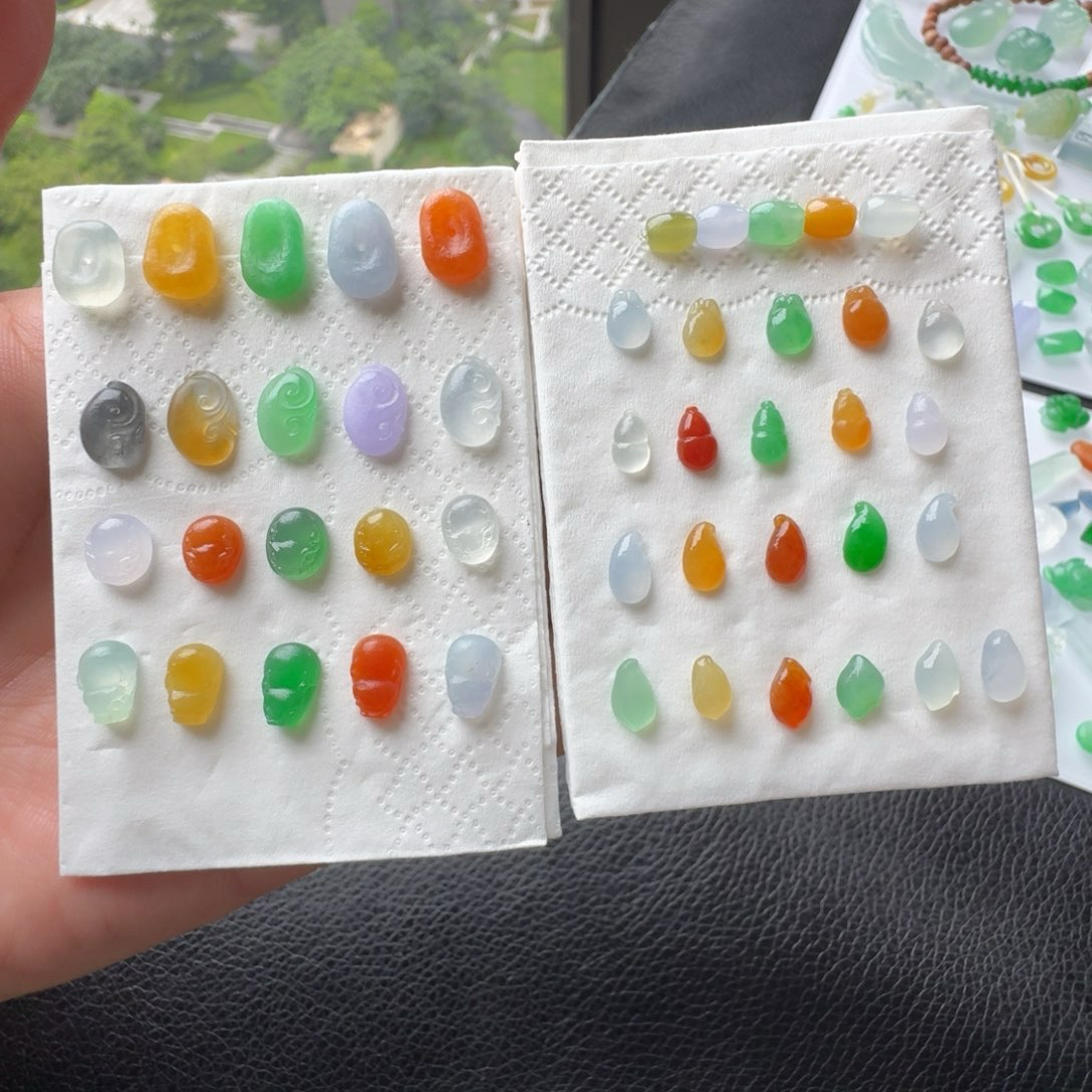 定制翡翠未镶嵌冰种五彩貔貅，如意