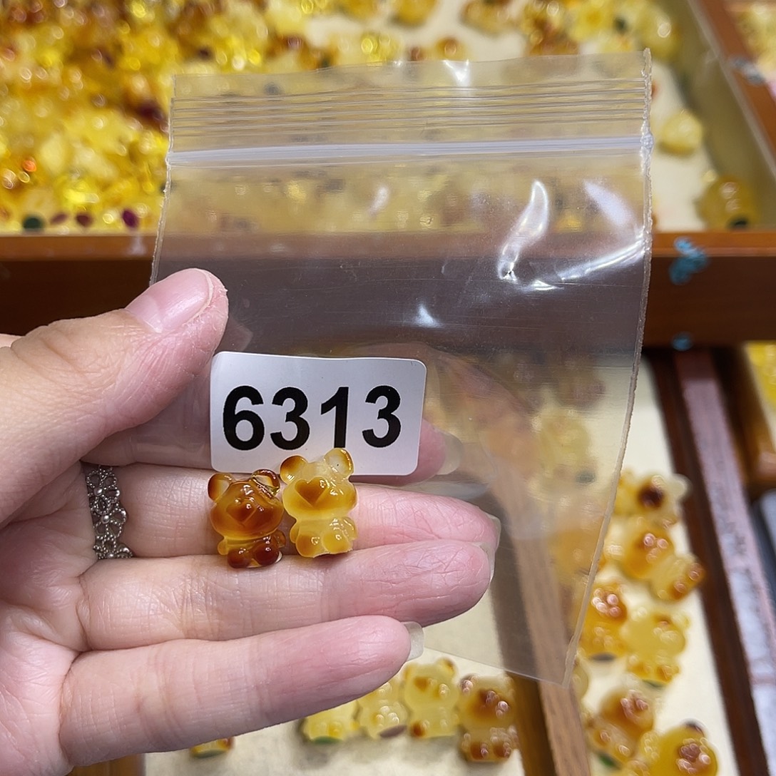 琥珀未镶嵌颈饰蜜蜡