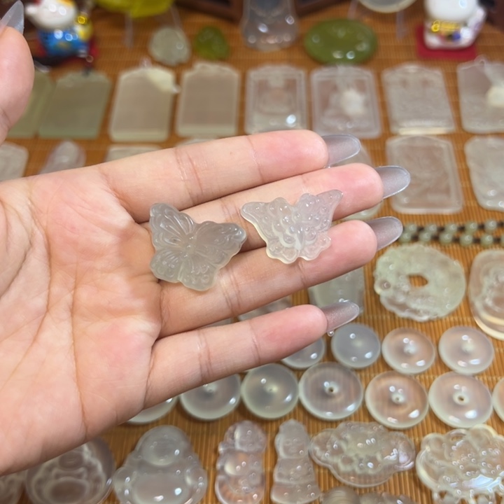 岫玉未镶嵌岫玉挂件蝴蝶任选其一