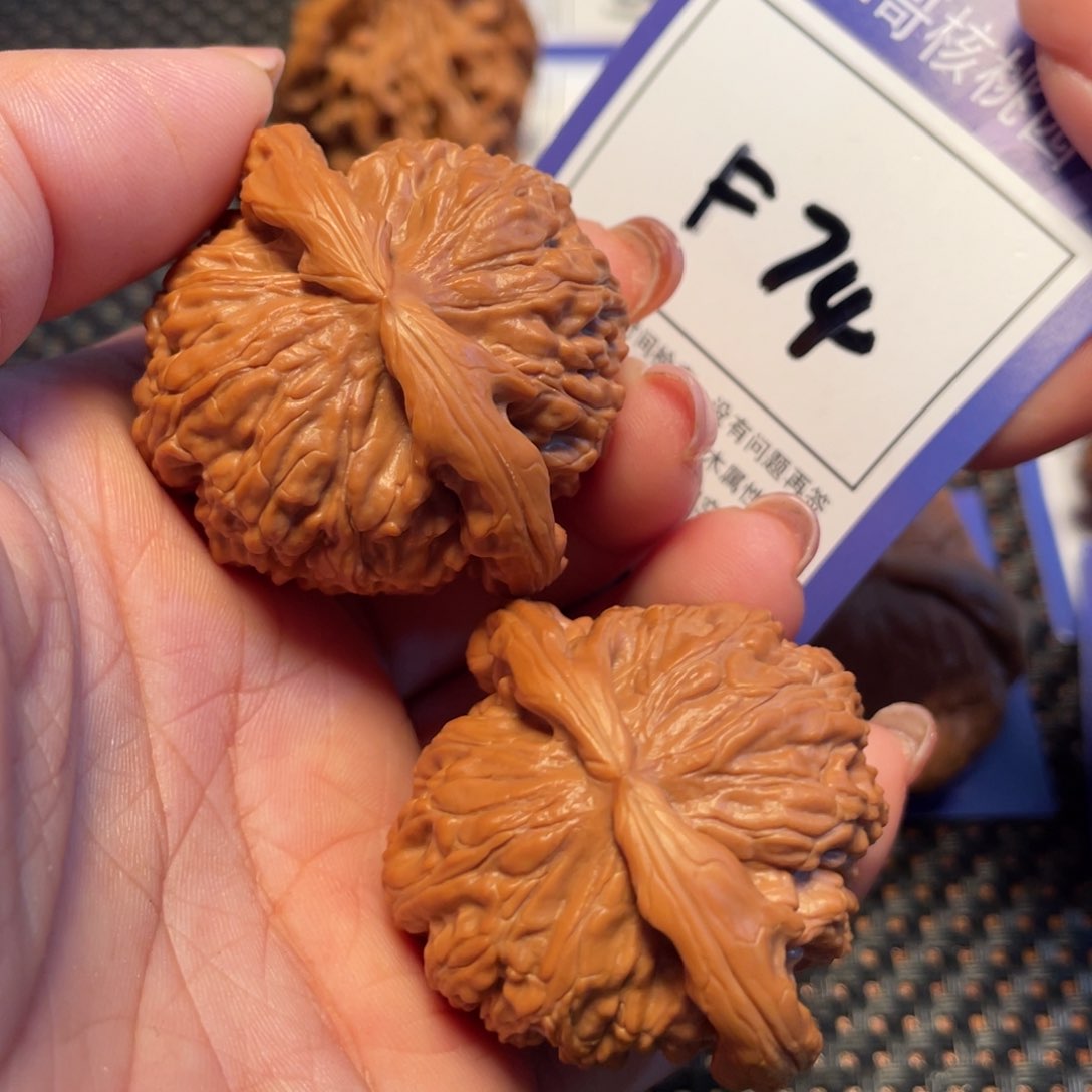 文玩核桃把件74号闷白44