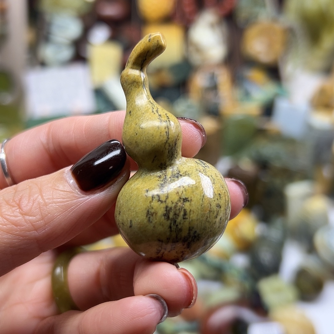 岫岩河磨玉（透闪石质玉）未镶嵌颈饰河磨玉葫芦