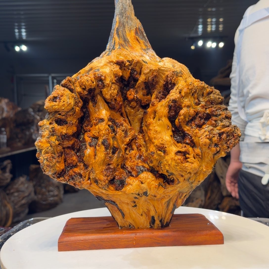 妙***务木王一刀琥珀木摆件98