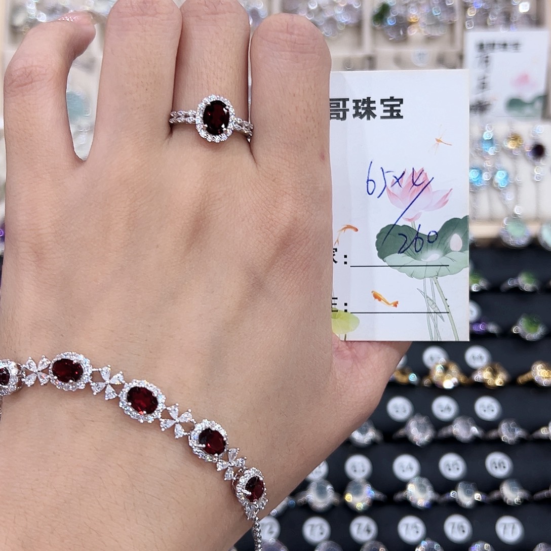 Z***…银S925镶嵌红宝石戒指