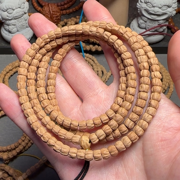 东****手串柏香籽/百香籽顺纹方块