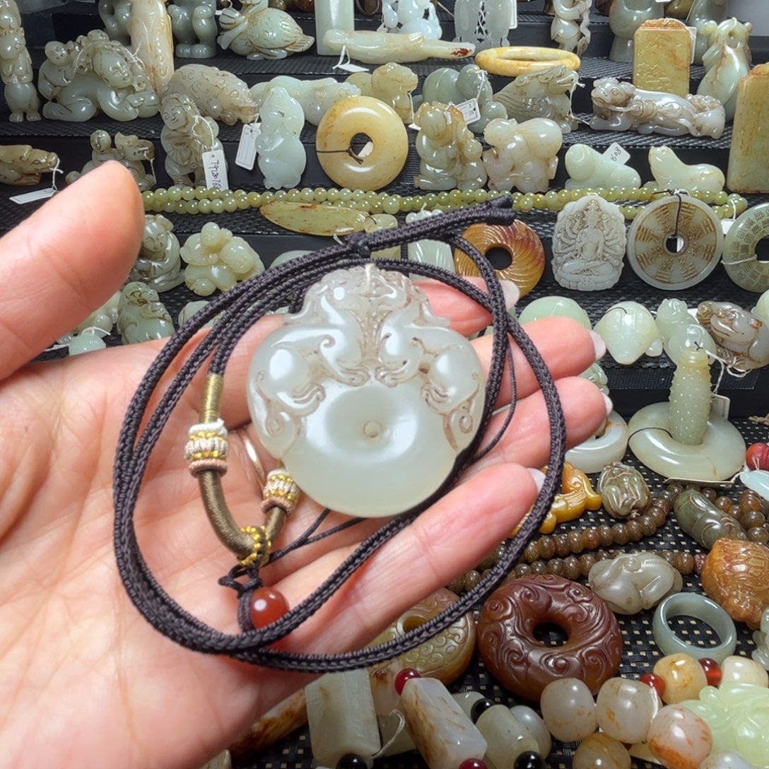 回***忆和田玉未镶嵌颈饰