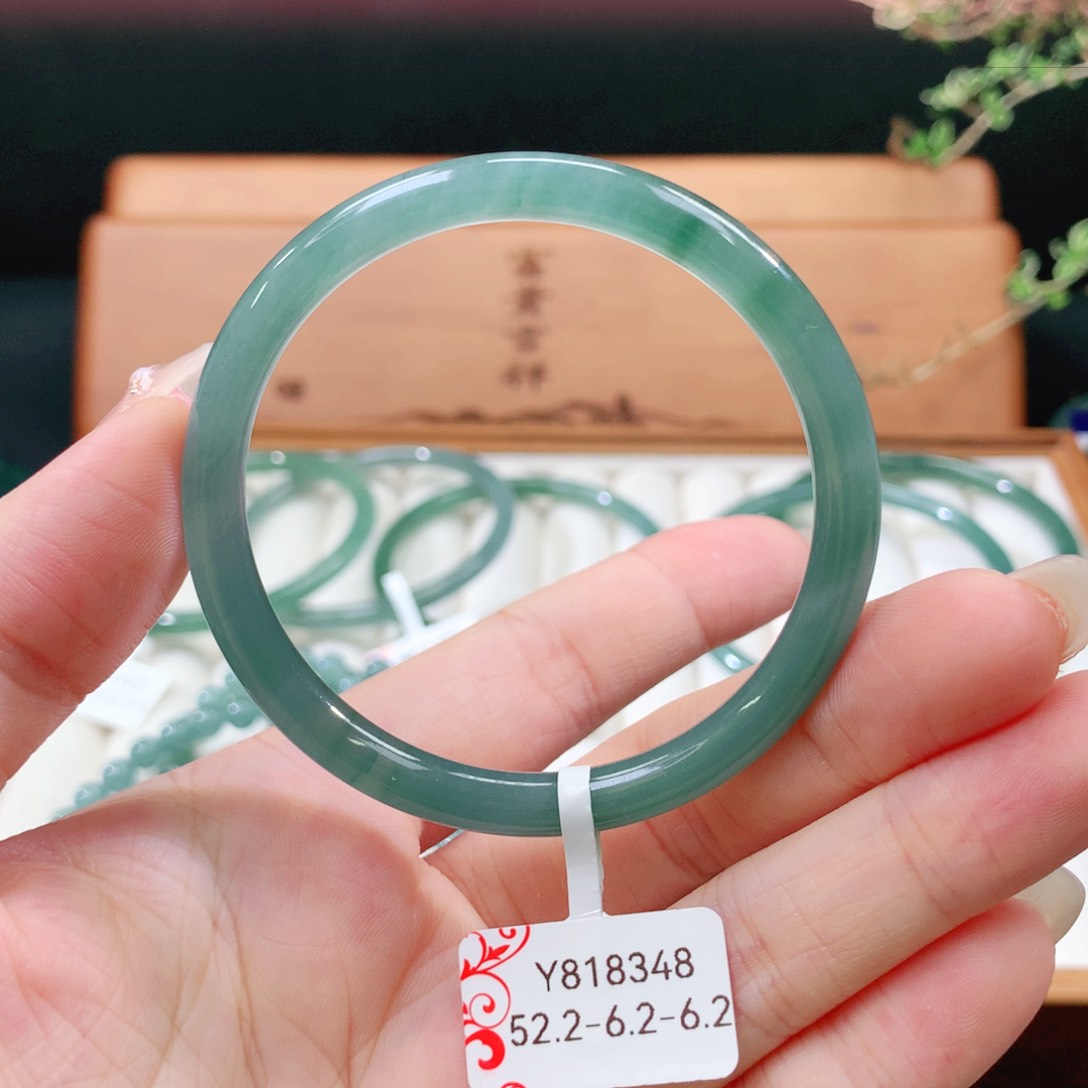 翡翠手镯未镶嵌天然