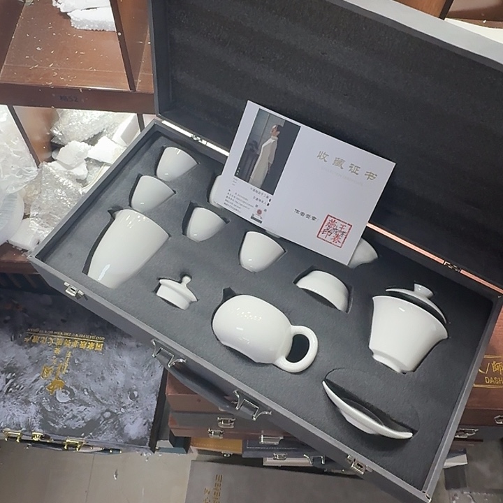 高端陶瓷茶具套装等。       