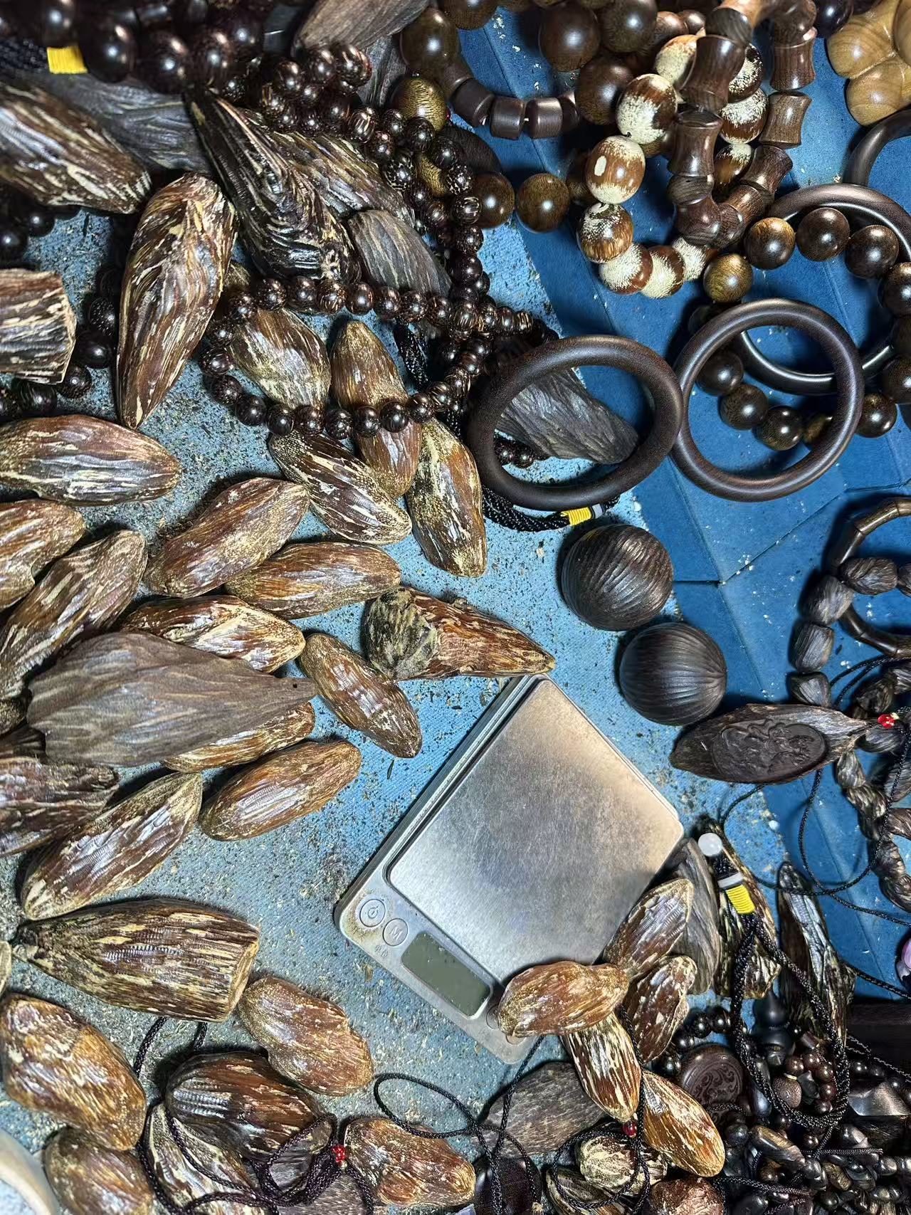 增香沉香木虫漏绳子款天然随型